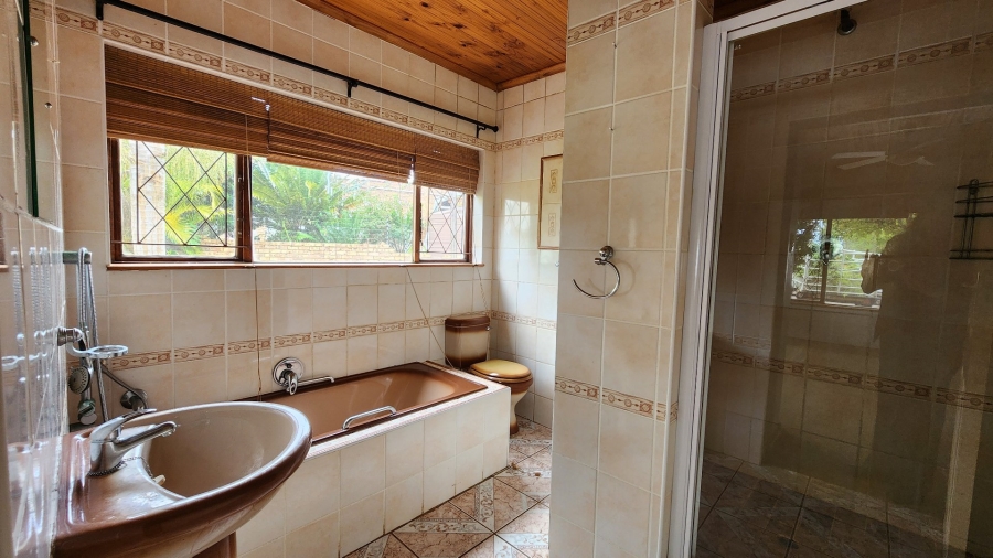 6 Bedroom Property for Sale in Pumula KwaZulu-Natal
