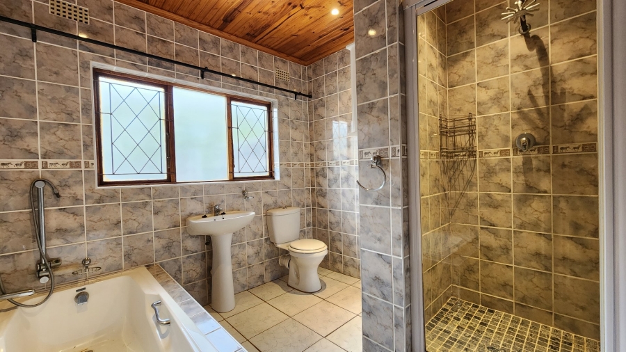 6 Bedroom Property for Sale in Pumula KwaZulu-Natal