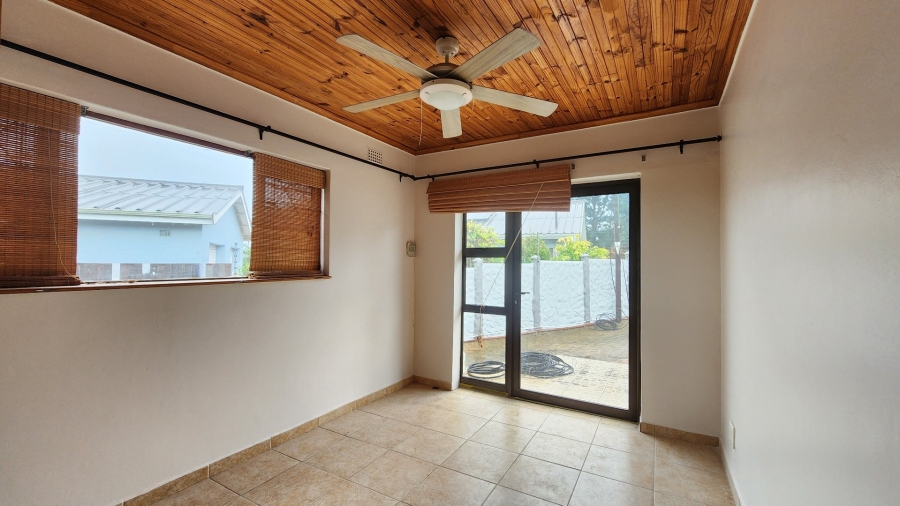 6 Bedroom Property for Sale in Pumula KwaZulu-Natal