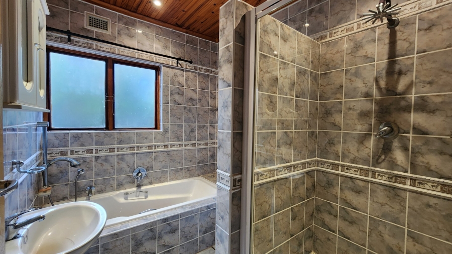 6 Bedroom Property for Sale in Pumula KwaZulu-Natal