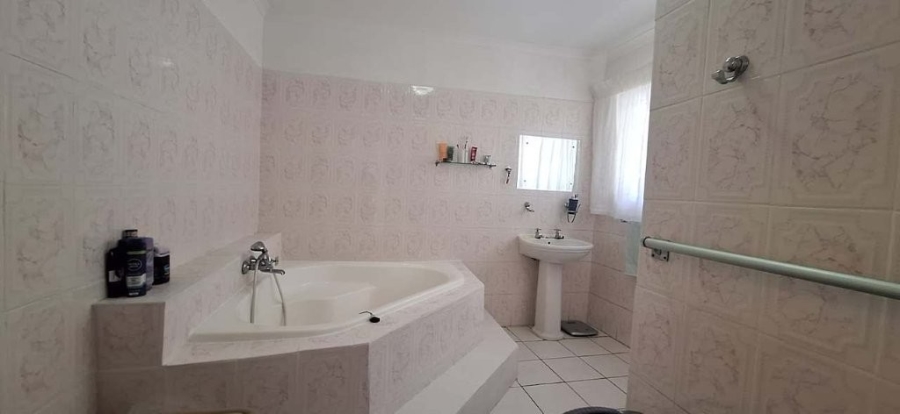 4 Bedroom Property for Sale in Elysium KwaZulu-Natal