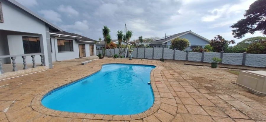 6 Bedroom Property for Sale in Pumula KwaZulu-Natal