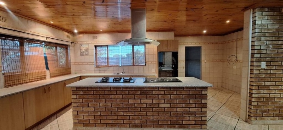 6 Bedroom Property for Sale in Pumula KwaZulu-Natal