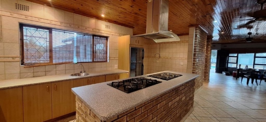 6 Bedroom Property for Sale in Pumula KwaZulu-Natal