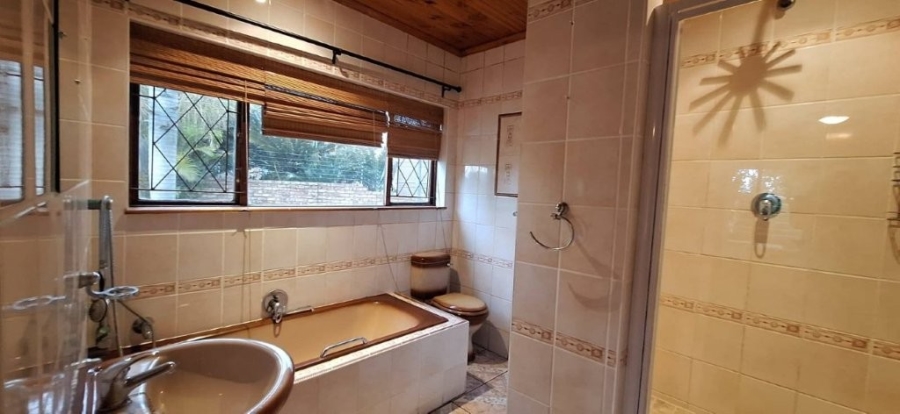 6 Bedroom Property for Sale in Pumula KwaZulu-Natal
