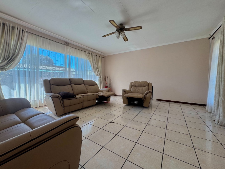 6 Bedroom Property for Sale in Amiel Park KwaZulu-Natal