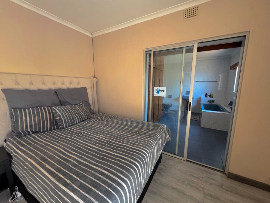6 Bedroom Property for Sale in Amiel Park KwaZulu-Natal