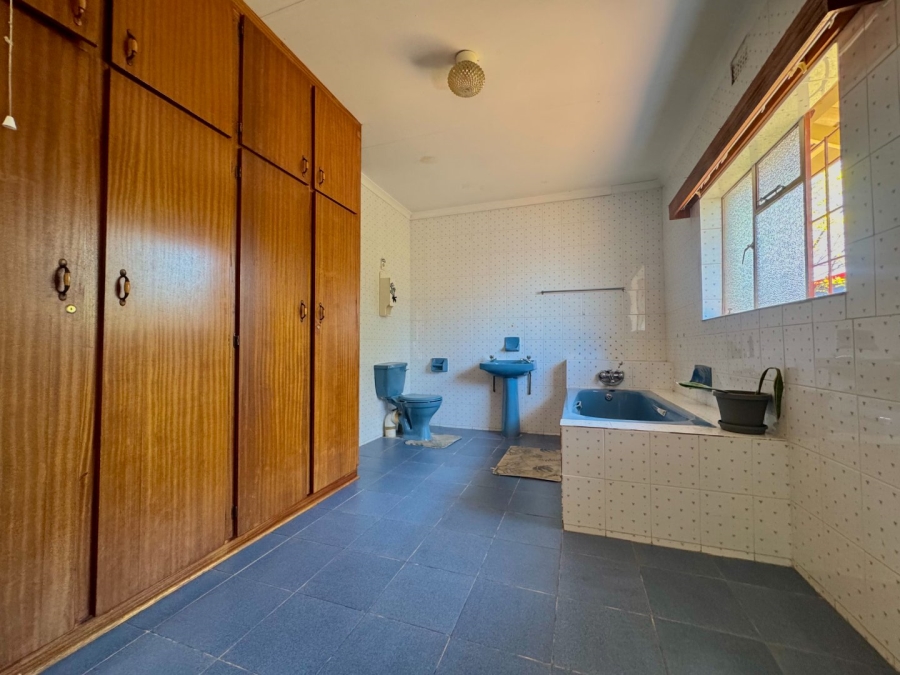 6 Bedroom Property for Sale in Amiel Park KwaZulu-Natal