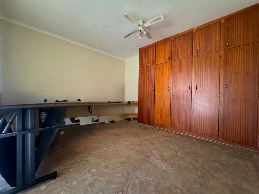 6 Bedroom Property for Sale in Amiel Park KwaZulu-Natal