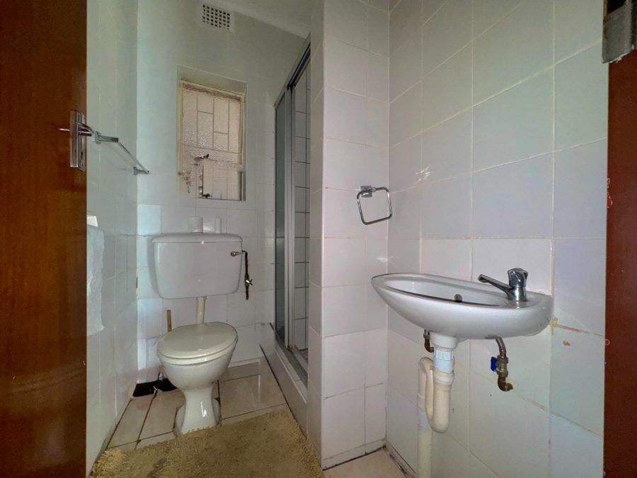 6 Bedroom Property for Sale in Amiel Park KwaZulu-Natal