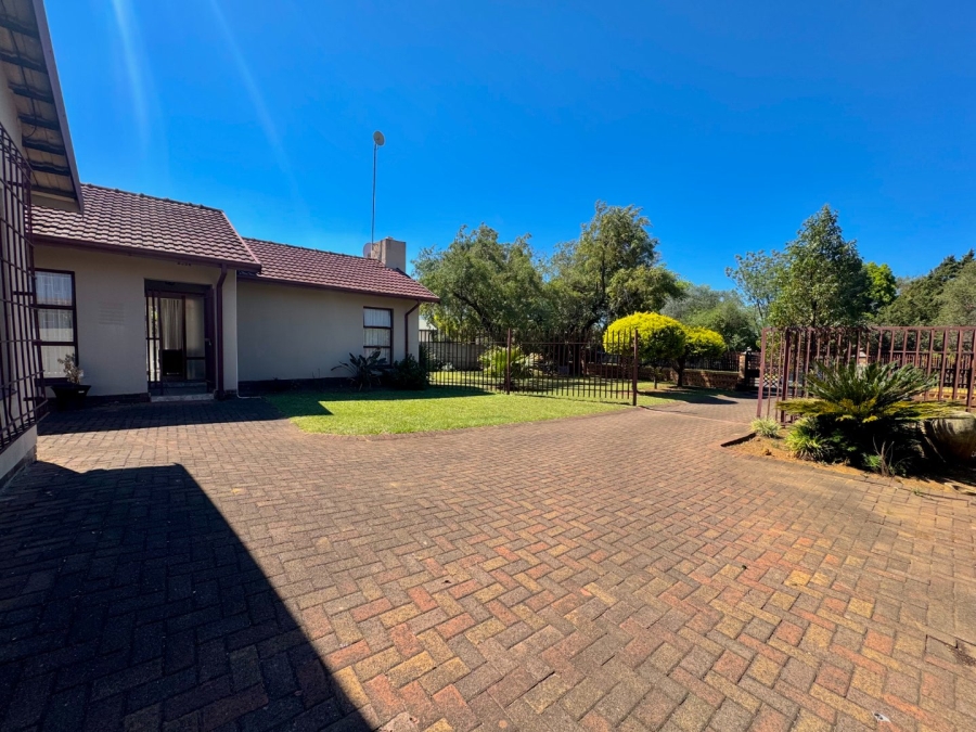 6 Bedroom Property for Sale in Amiel Park KwaZulu-Natal