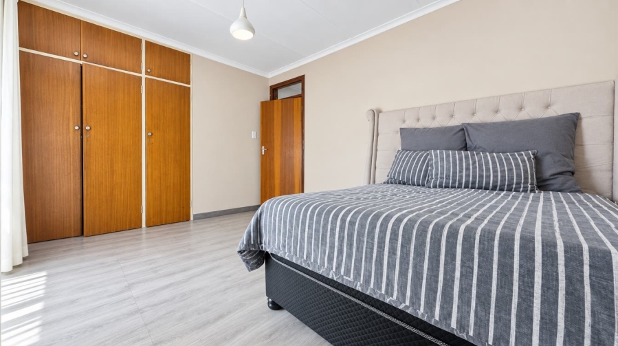6 Bedroom Property for Sale in Amiel Park KwaZulu-Natal