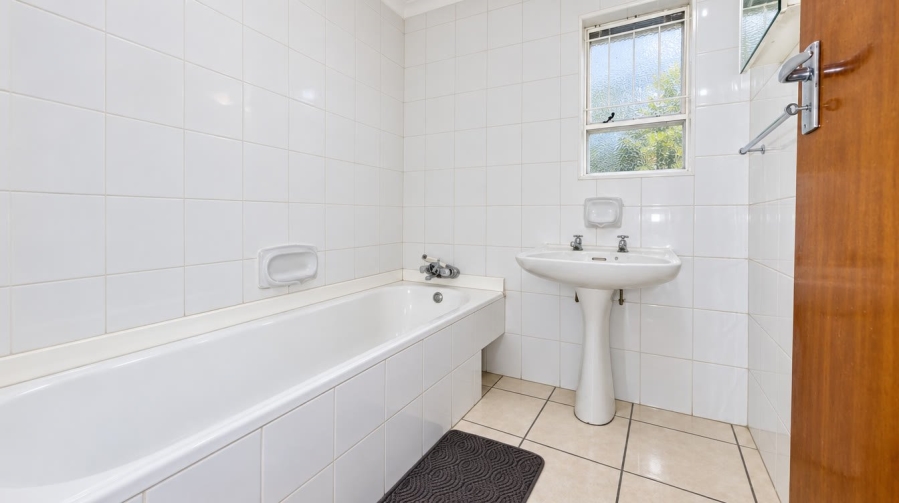 6 Bedroom Property for Sale in Amiel Park KwaZulu-Natal