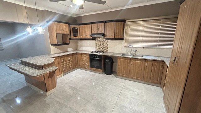 5 Bedroom Property for Sale in Meer En See KwaZulu-Natal