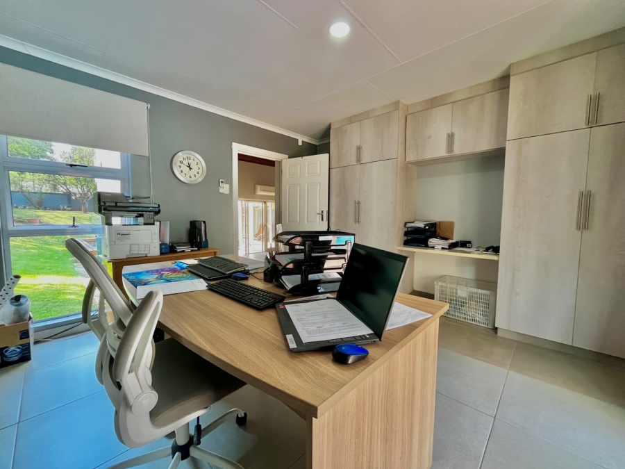 4 Bedroom Property for Sale in Aviary Hill KwaZulu-Natal