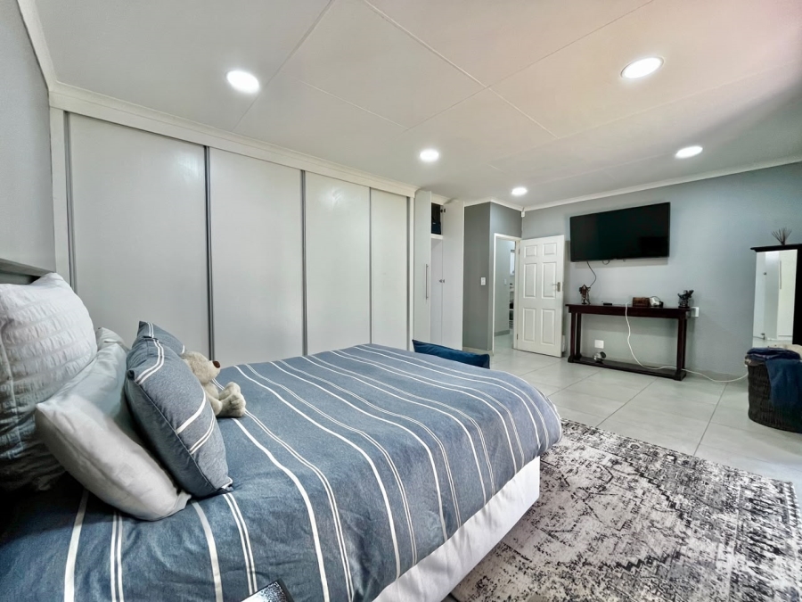 4 Bedroom Property for Sale in Aviary Hill KwaZulu-Natal