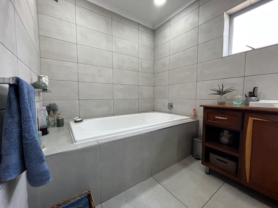 4 Bedroom Property for Sale in Aviary Hill KwaZulu-Natal