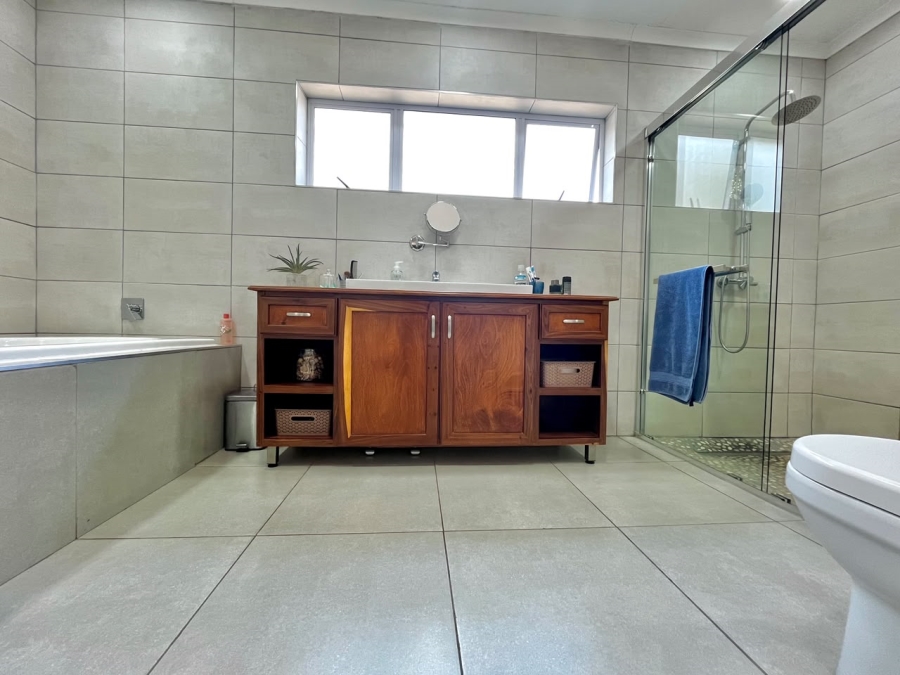 4 Bedroom Property for Sale in Aviary Hill KwaZulu-Natal