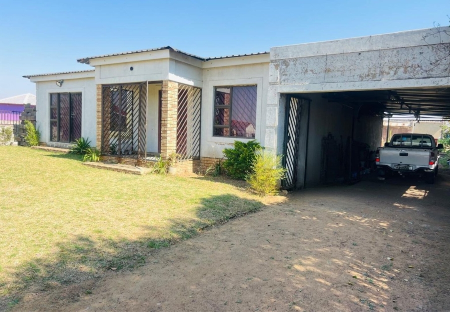 4 Bedroom Property for Sale in Osizweni KwaZulu-Natal