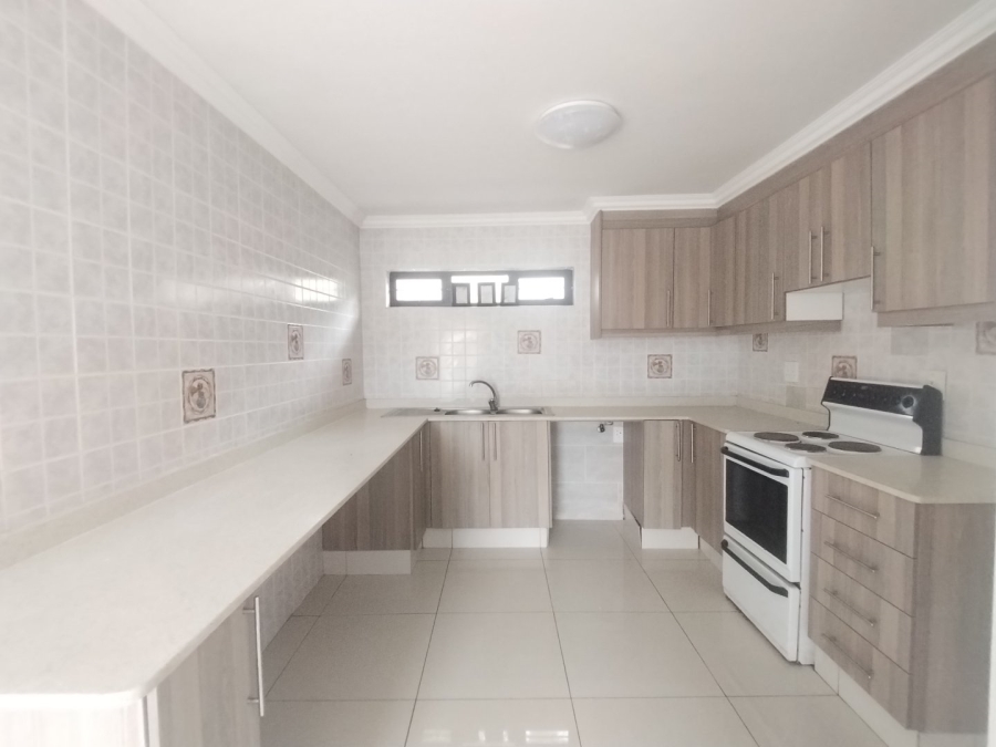 To Let 2 Bedroom Property for Rent in Uvongo KwaZulu-Natal