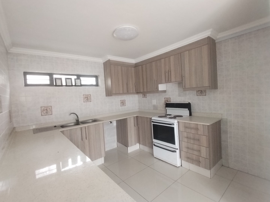 To Let 2 Bedroom Property for Rent in Uvongo KwaZulu-Natal