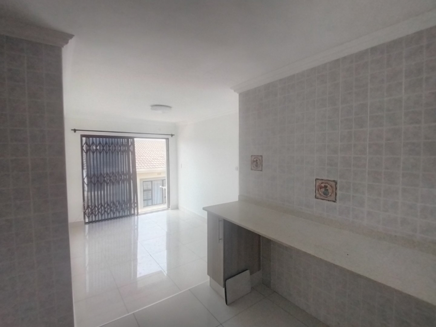 To Let 2 Bedroom Property for Rent in Uvongo KwaZulu-Natal