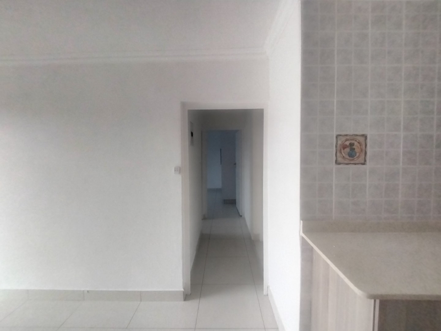To Let 2 Bedroom Property for Rent in Uvongo KwaZulu-Natal
