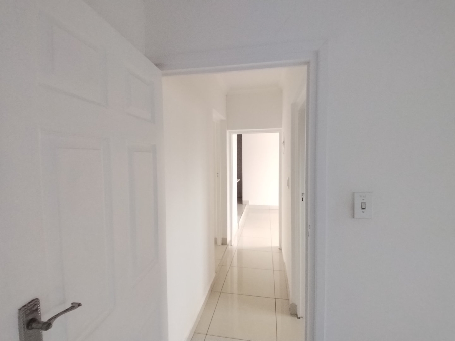 To Let 2 Bedroom Property for Rent in Uvongo KwaZulu-Natal