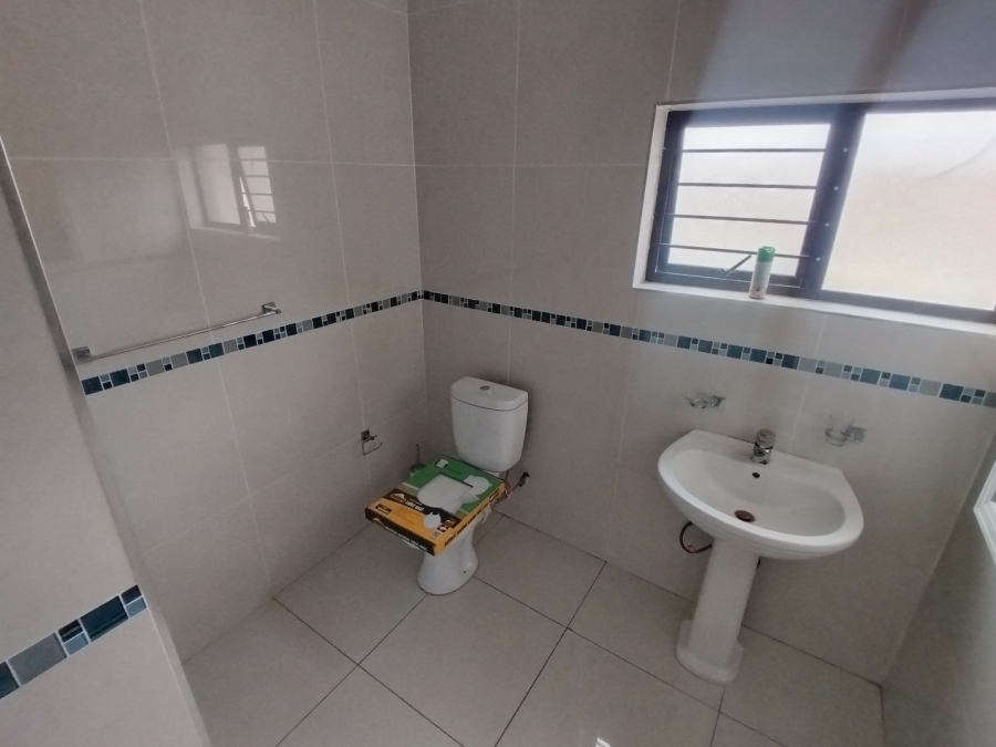 To Let 2 Bedroom Property for Rent in Uvongo KwaZulu-Natal