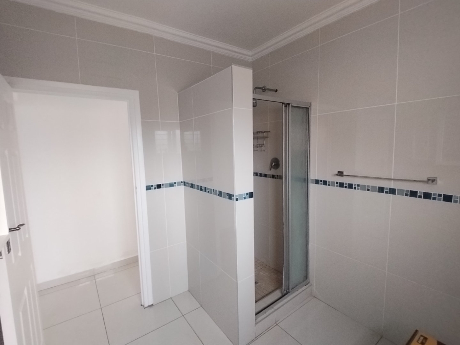 To Let 2 Bedroom Property for Rent in Uvongo KwaZulu-Natal
