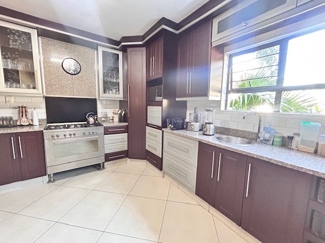 6 Bedroom Property for Sale in Meer En See KwaZulu-Natal