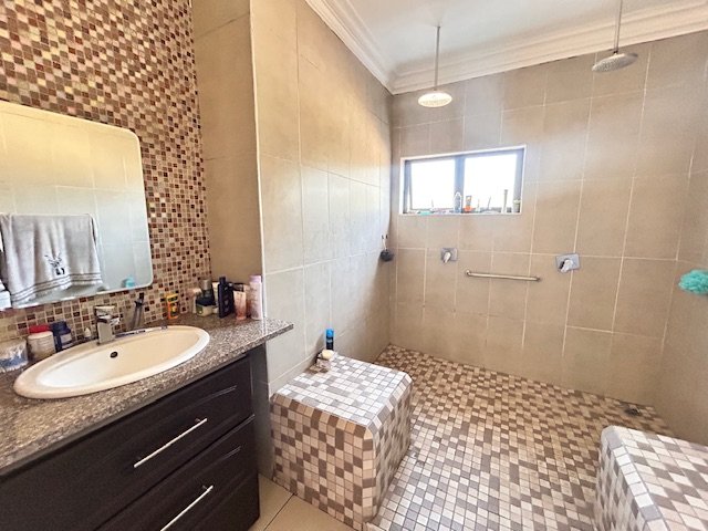 6 Bedroom Property for Sale in Meer En See KwaZulu-Natal