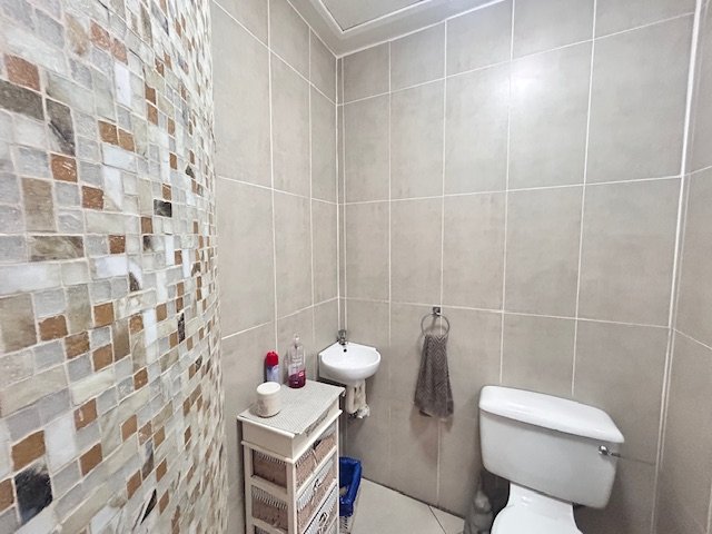 6 Bedroom Property for Sale in Meer En See KwaZulu-Natal