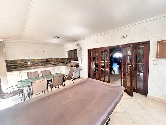 6 Bedroom Property for Sale in Meer En See KwaZulu-Natal