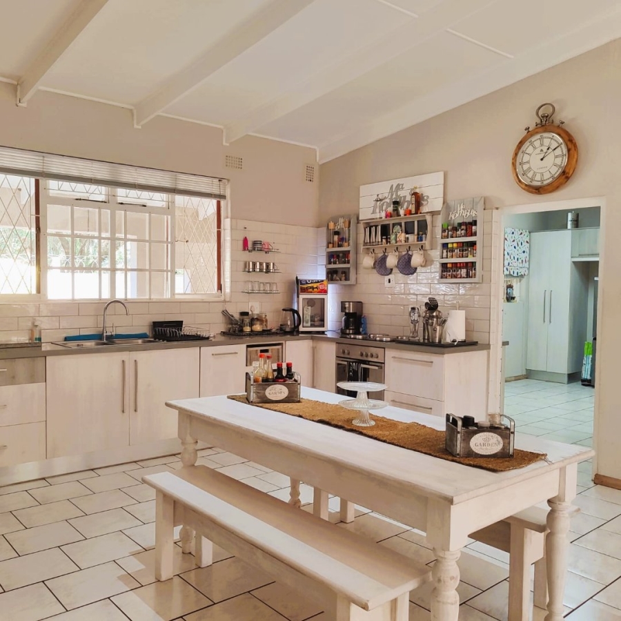 5 Bedroom Property for Sale in Marina Beach KwaZulu-Natal