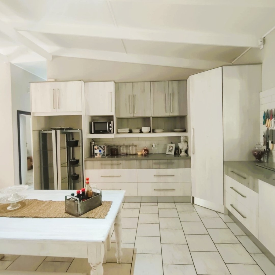 5 Bedroom Property for Sale in Marina Beach KwaZulu-Natal