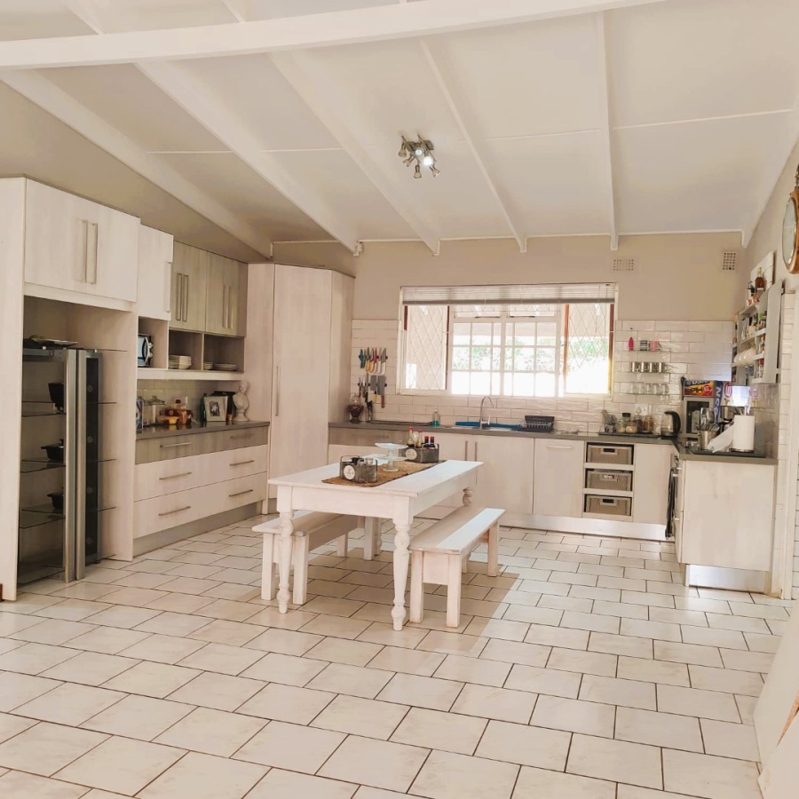 5 Bedroom Property for Sale in Marina Beach KwaZulu-Natal