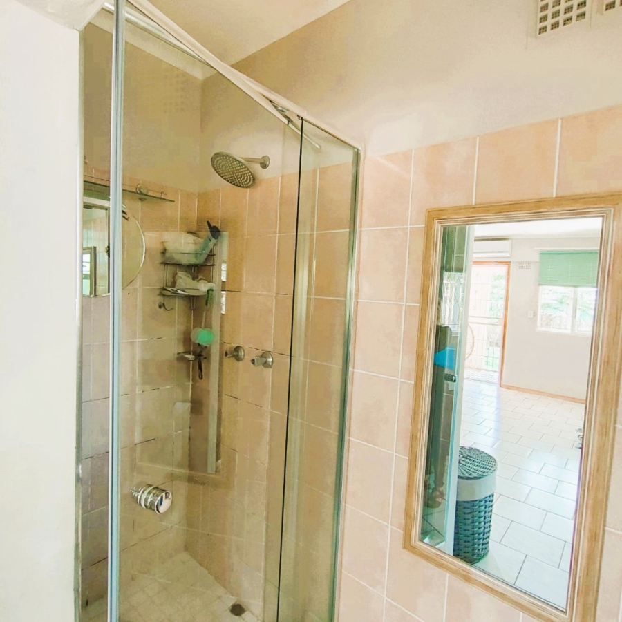 5 Bedroom Property for Sale in Marina Beach KwaZulu-Natal