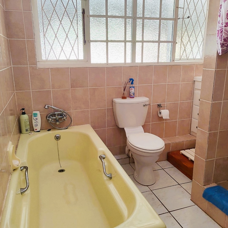 5 Bedroom Property for Sale in Marina Beach KwaZulu-Natal