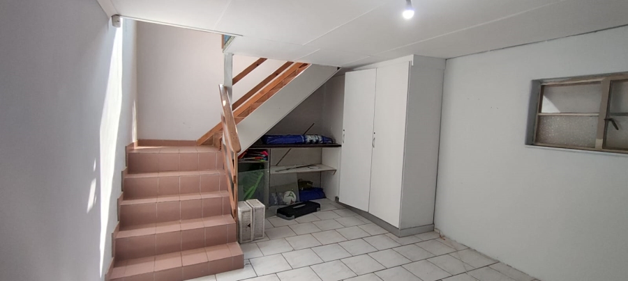 5 Bedroom Property for Sale in Marina Beach KwaZulu-Natal