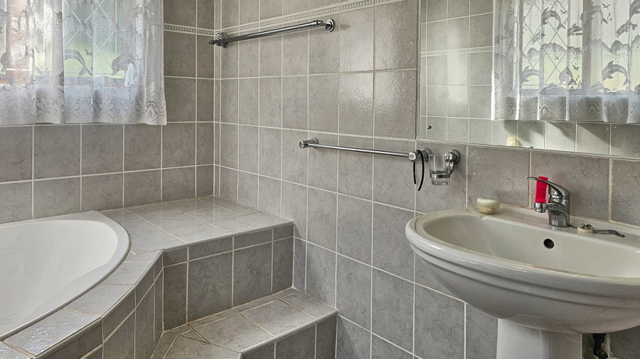 4 Bedroom Property for Sale in Leisure Bay KwaZulu-Natal