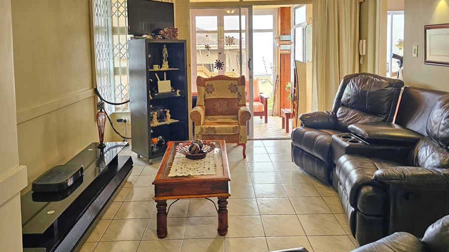 5 Bedroom Property for Sale in Manaba Beach KwaZulu-Natal