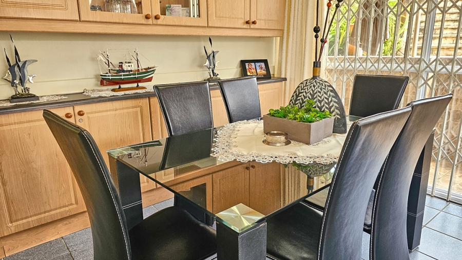 5 Bedroom Property for Sale in Manaba Beach KwaZulu-Natal