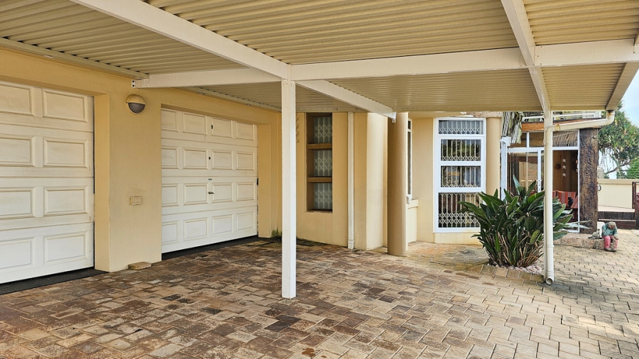 5 Bedroom Property for Sale in Manaba Beach KwaZulu-Natal