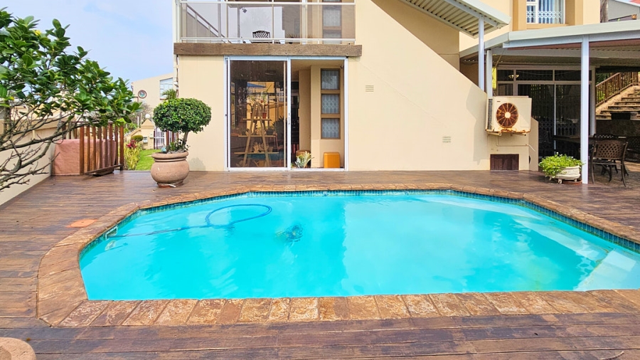 5 Bedroom Property for Sale in Manaba Beach KwaZulu-Natal