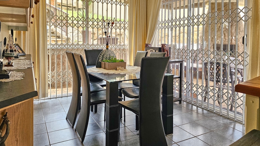 5 Bedroom Property for Sale in Manaba Beach KwaZulu-Natal