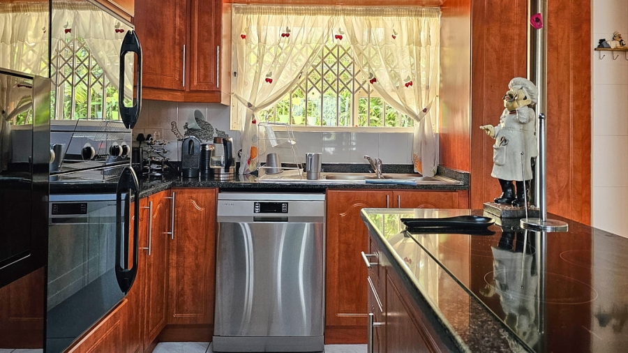 5 Bedroom Property for Sale in Manaba Beach KwaZulu-Natal