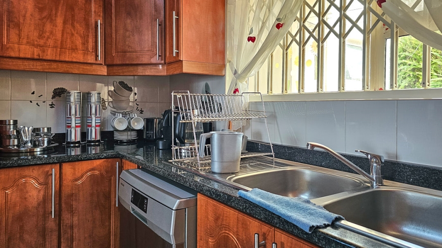 5 Bedroom Property for Sale in Manaba Beach KwaZulu-Natal