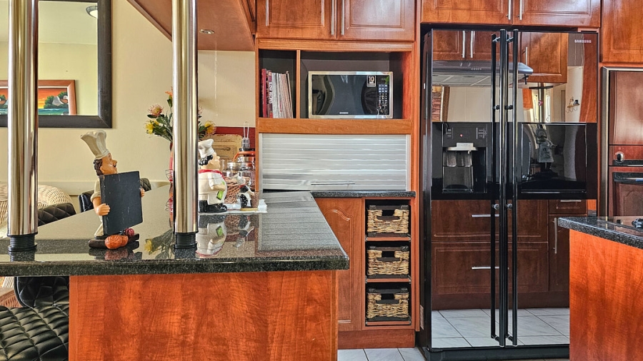 5 Bedroom Property for Sale in Manaba Beach KwaZulu-Natal