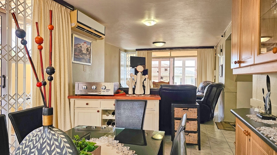 5 Bedroom Property for Sale in Manaba Beach KwaZulu-Natal